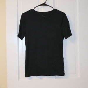 Black short sleeve tee